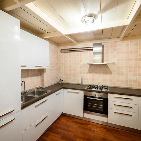 Ampio Loft Di Design In Piazza Firenze * Milano