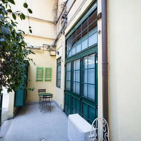 Lägenhet Ampio Loft Di Design In Piazza Firenze *
